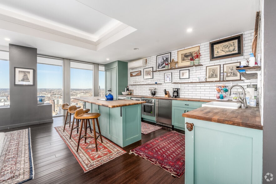 More Photos Of 1 N Charles St, Baltimore Office For Sale