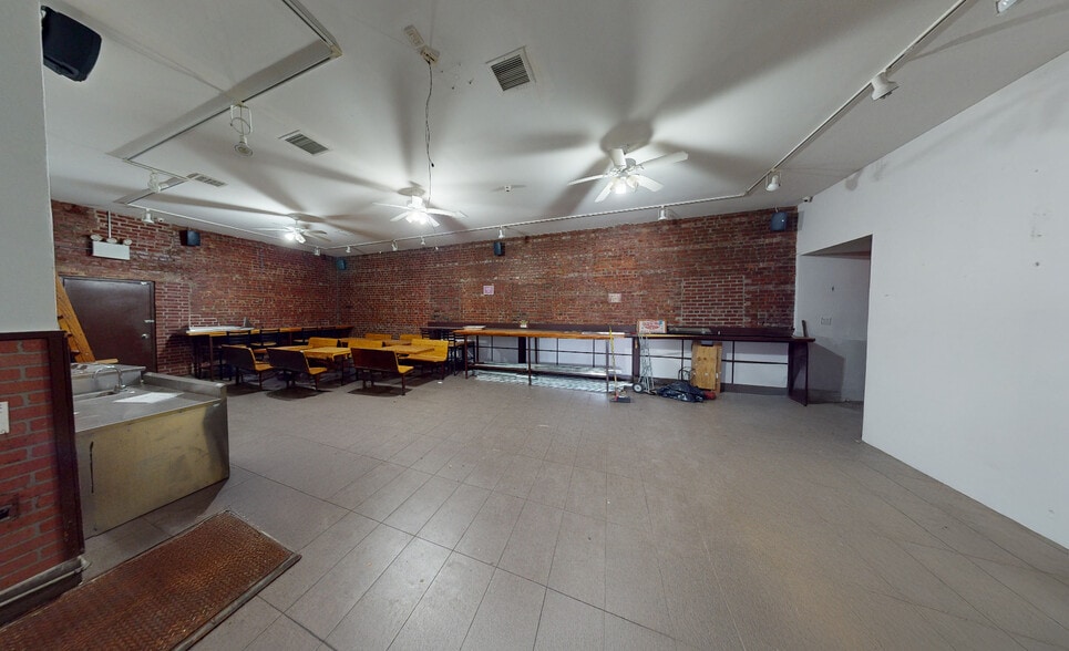 More Photos Of 1613-1623 Oriental Blvd, Brooklyn Storefront For Lease