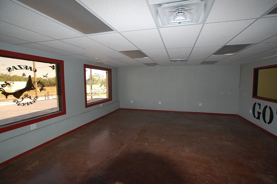More Photos Of 405-407 Martin L King Blvd, Lubbock Storefront Retail Office For Sale