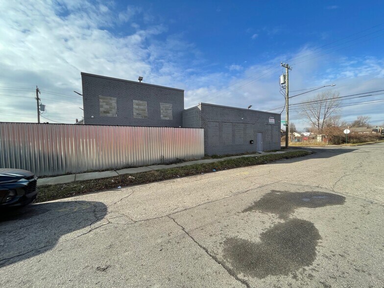 More Photos Of 8107 Military St, Detroit Warehouse For Sale