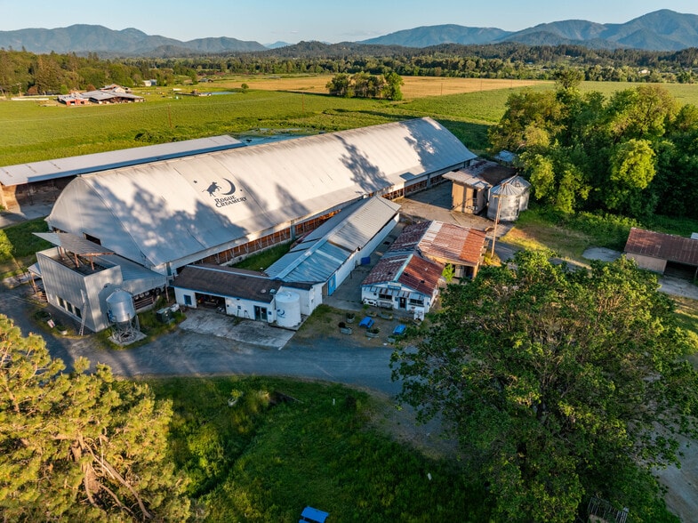More Photos Of 6531 Lower River Rd, Grants Pass Specialty For Sale