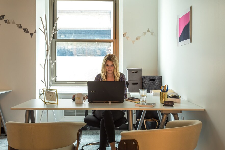 More Photos Of 55 Monument Cir, Indianapolis Office For Lease