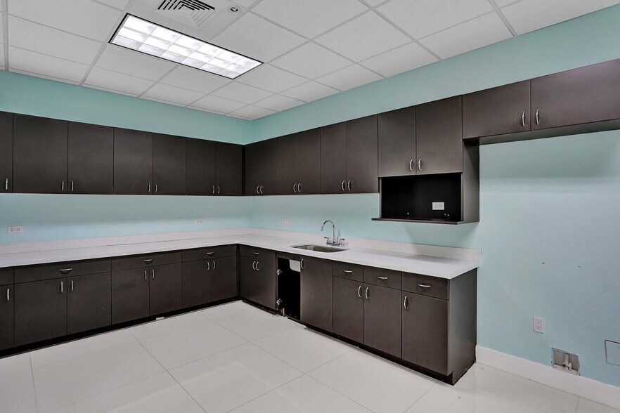 More Photos Of 15620 SW 29th St, Miramar Medical For Sale