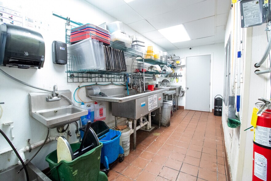 More Photos Of 504 W Vine St, Kissimmee Restaurant For Sale