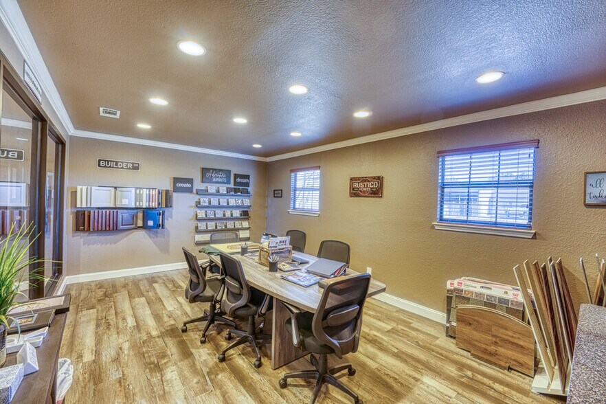 More Photos Of 320 Southland Dr, Burnet Office For Sale