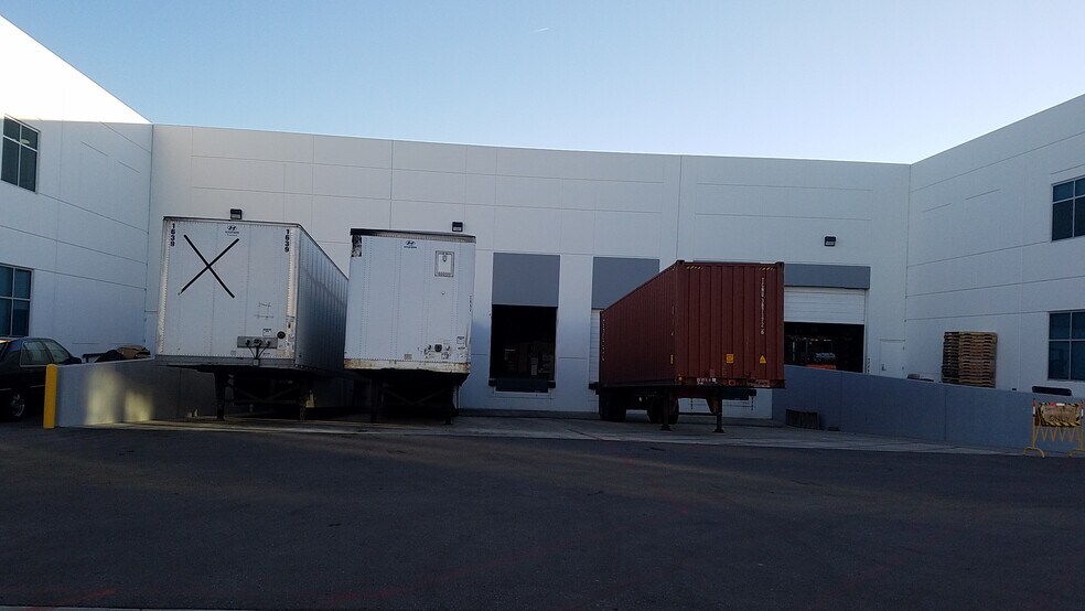More Photos Of 18022 S Figueroa St, Gardena Warehouse For Lease