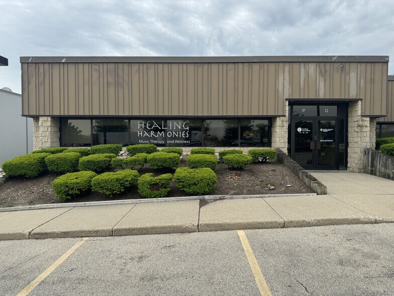 Primary Photo Of 3720 N 124th St, Wauwatosa General Retail For Lease
