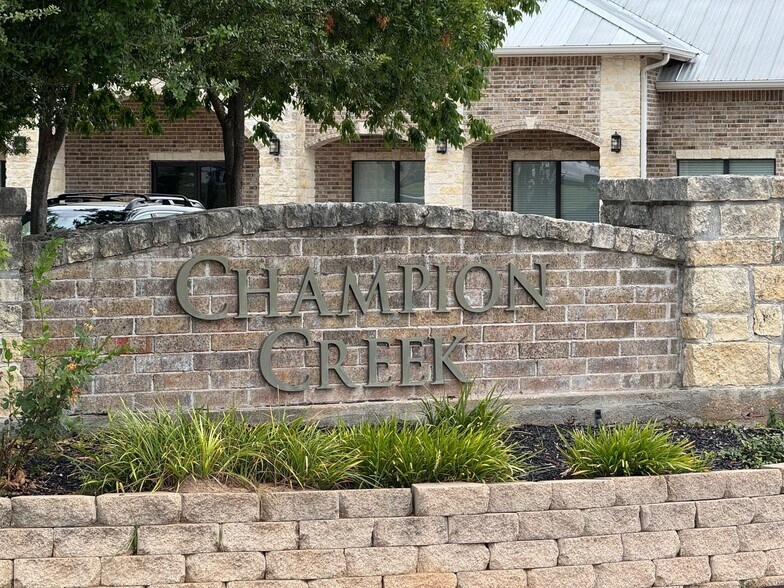 More Photos Of 2421 Earl Rudder Fwy S, College Station Office For Lease
