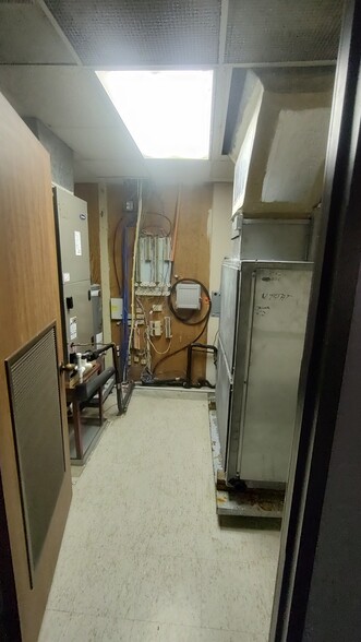 More Photos Of 1225 N Logan St, Texas City Office For Lease