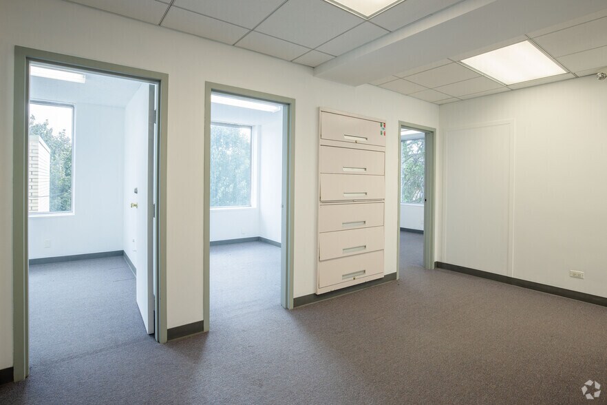 More Photos Of 1616 Grand Ave, Waukegan Medical For Lease