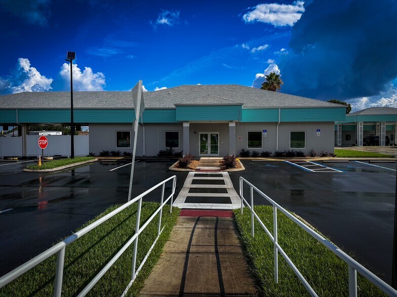 More Photos Of 7327-7367 Forest Oaks Blvd, Spring Hill Medical For Lease