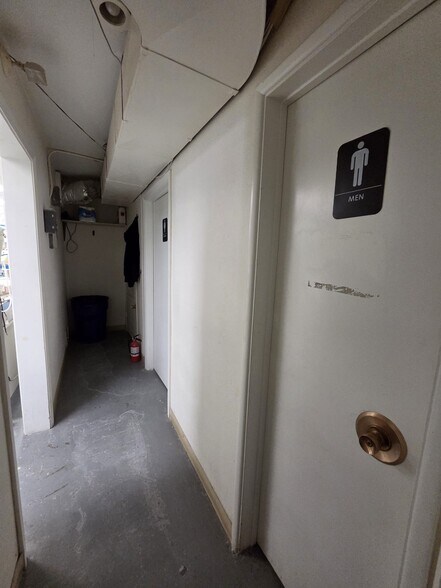 More Photos Of 38423-38425 E 9th St, Palmdale Storefront Retail Office For Sale