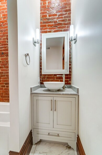 More Photos Of 208 W Monument Ave, Dayton Office Residential For Sale