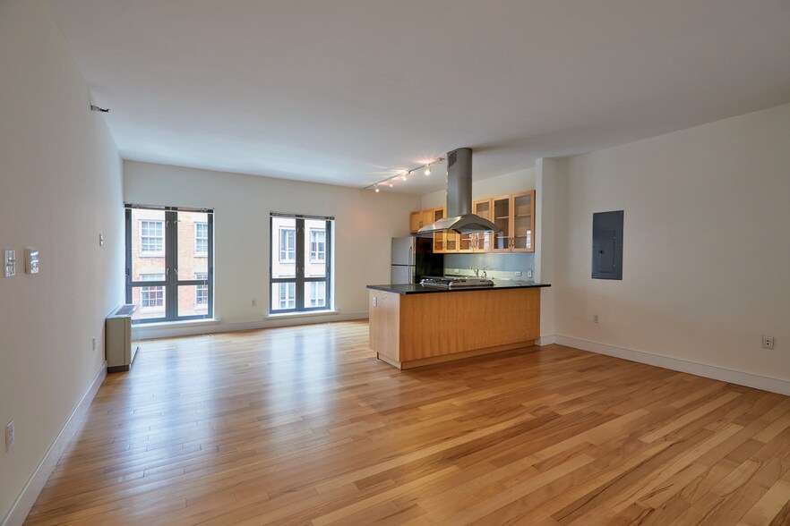 More Photos Of 220 Front St, New York Apartments For Lease