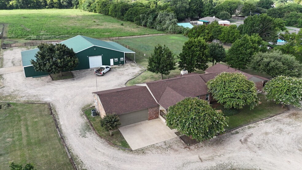 More Photos Of 1003 FM664 Ferris, TX, Red Oak Office For Sale