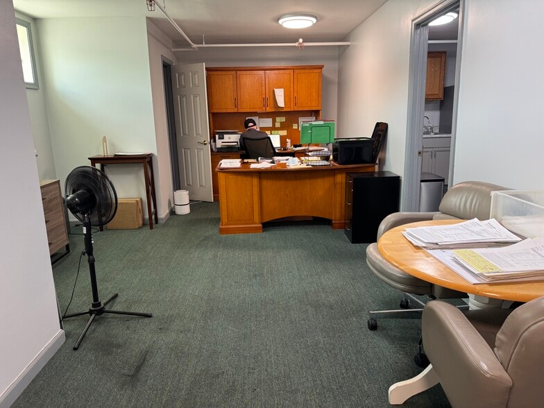 More Photos Of 12105 Acton Ln, Waldorf Warehouse For Lease