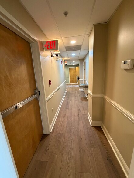 More Photos Of 327 Main St, Greenwood Office For Lease