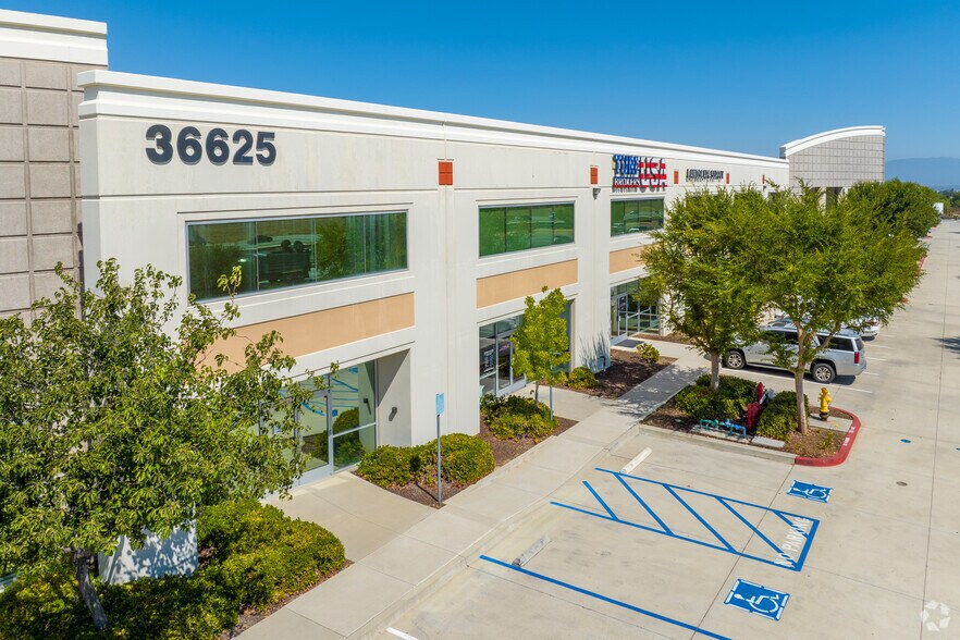 More Photos Of 24335 Prielipp Rd, Wildomar Unknown For Lease