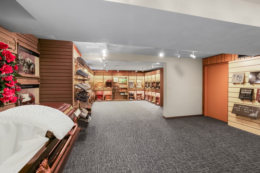 More Photos Of 1801 Commerce Blvd, Mound Funeral Home For Sale