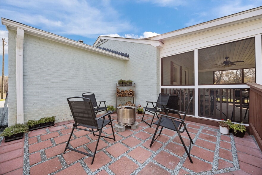 More Photos Of 10612 Durham Rd, Timberlake Flex For Sale