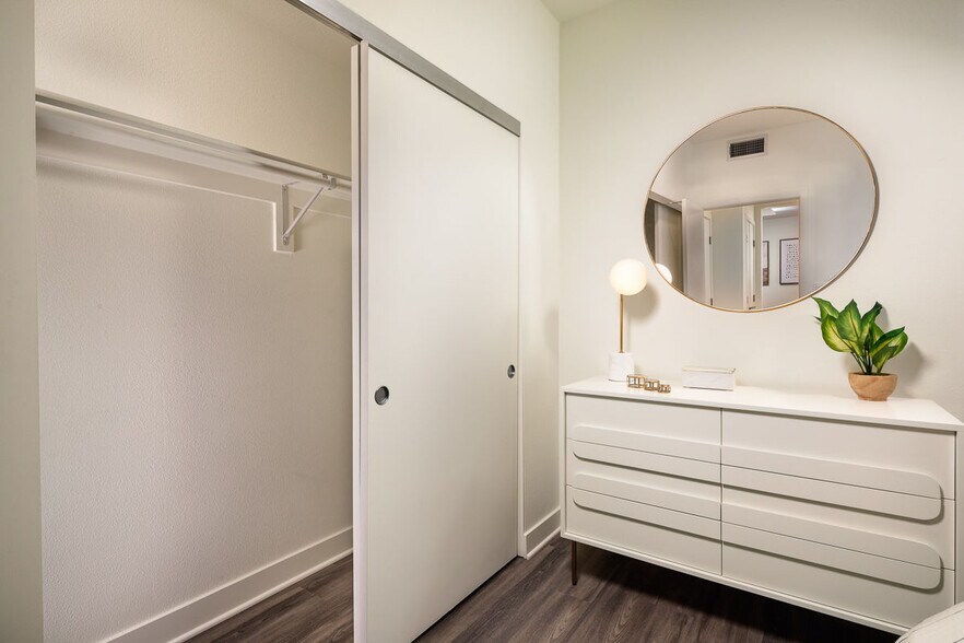 More Photos Of 1331 N Cahuenga Blvd, Los Angeles Apartments For Lease