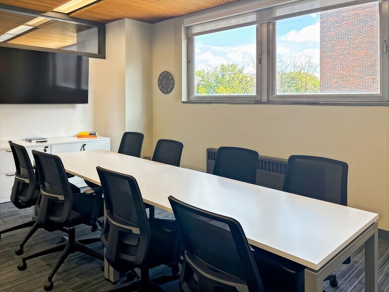 More Photos Of 2323 Grand Ave, Des Moines Coworking Space