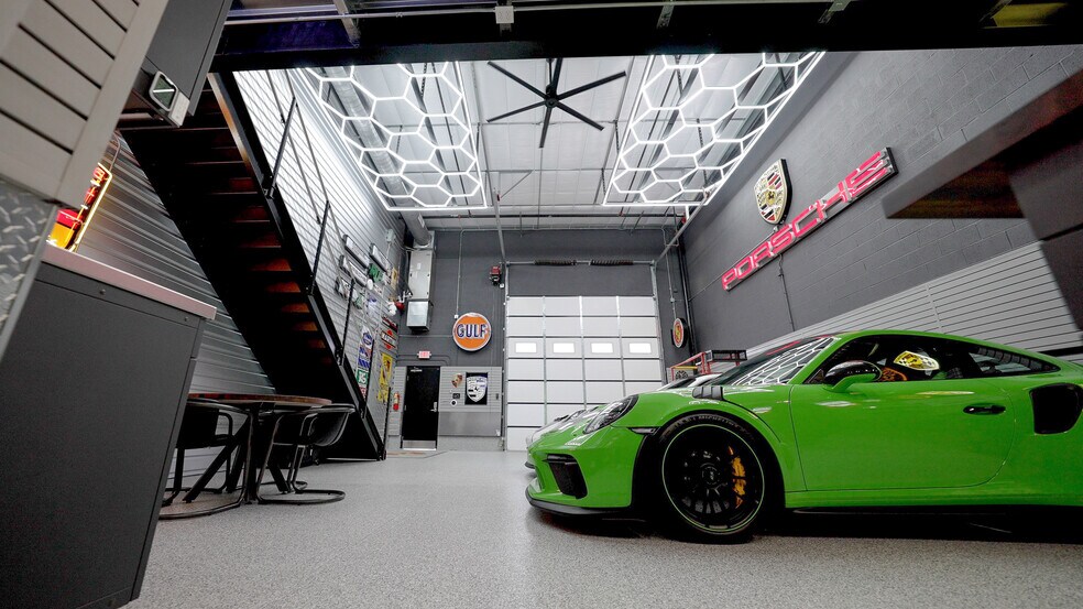 More Photos Of 15431 Fitzhugh Rd, Dripping Springs Showroom For Lease