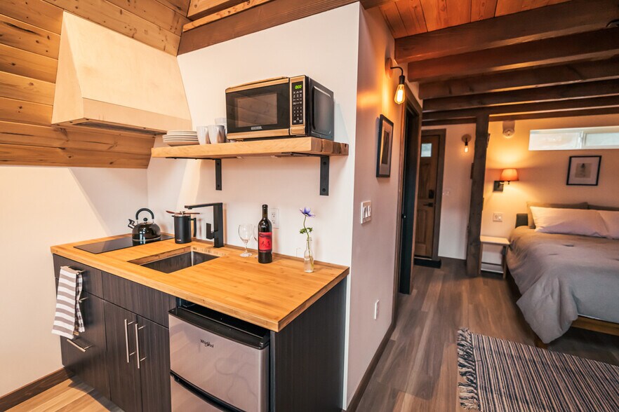 More Photos Of 37 NW Second St, Stevenson Hospitality For Sale