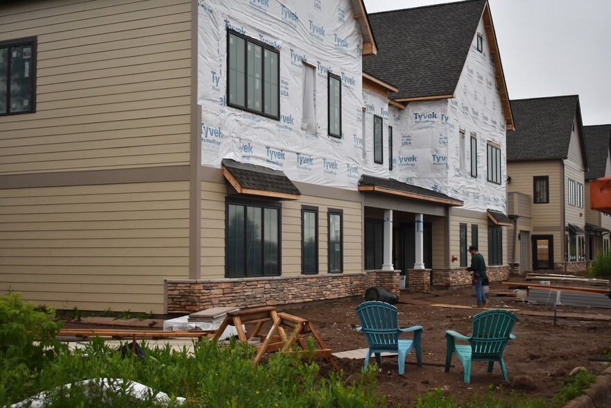 More Photos Of 920 Inwood Ave N, Oakdale Office For Lease
