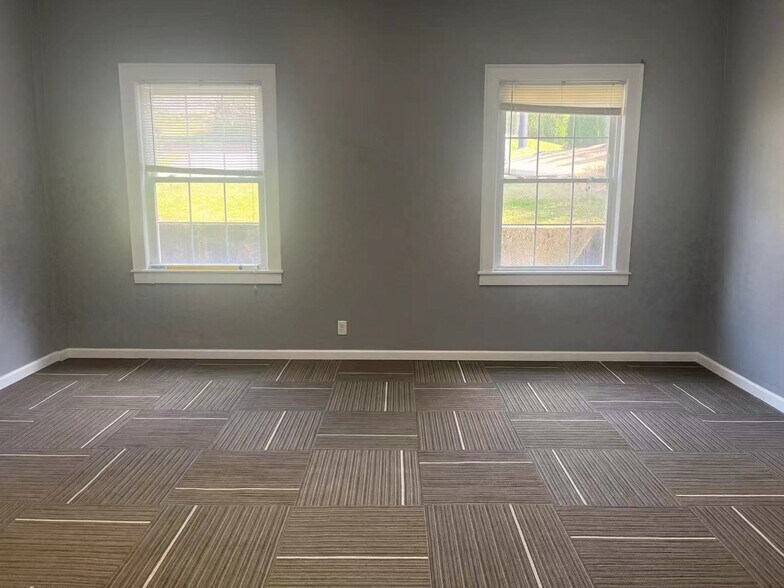 More Photos Of 330 S Wall St, Calhoun Office For Lease