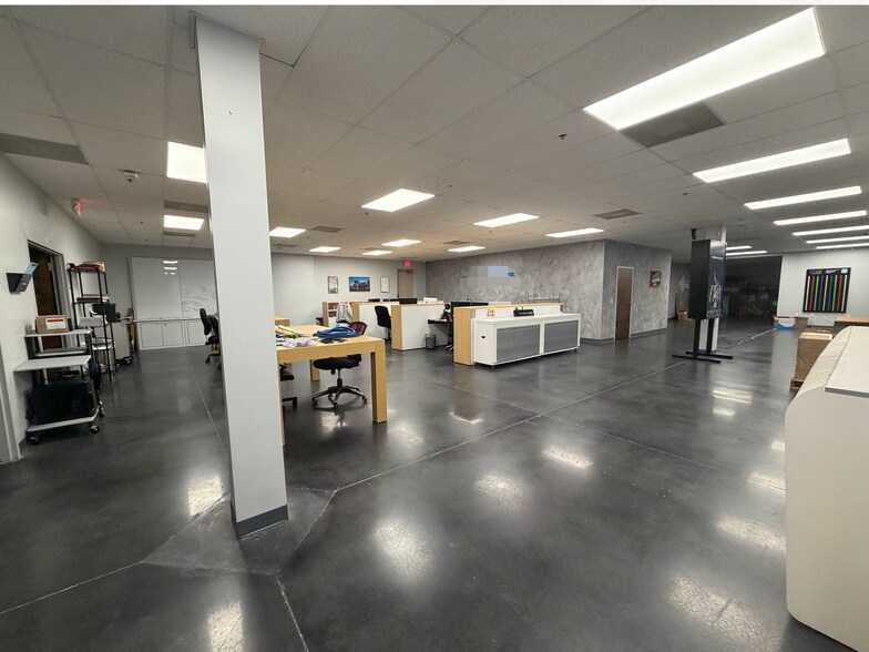 More Photos Of 8010 Sunport Dr, Orlando Light Distribution For Sale
