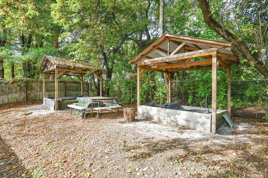 More Photos Of 213 Greenfield Rd, South Deerfield Specialty For Sale