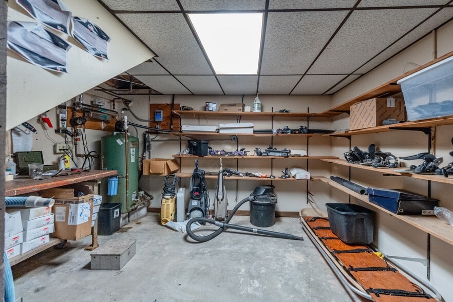 More Photos Of 167 Hill Rd, Kingston Sports And Entertainment For Sale