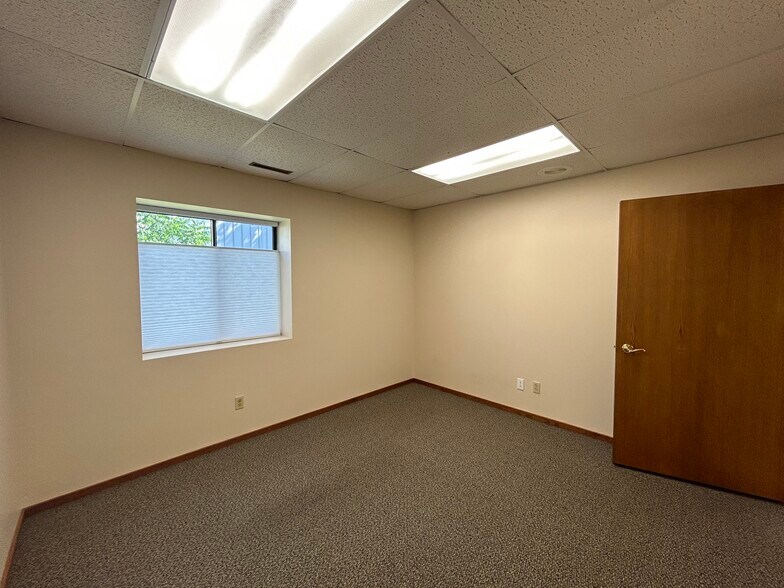 More Photos Of 1820 Post Rd, Plover Storefront Retail Office For Lease