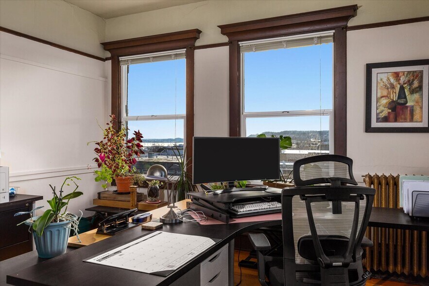More Photos Of 619 Commercial Ave, Anacortes Storefront Retail Office For Sale