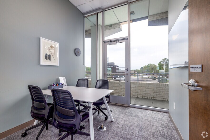 More Photos Of 4037 E Independence Blvd, Charlotte Coworking Space