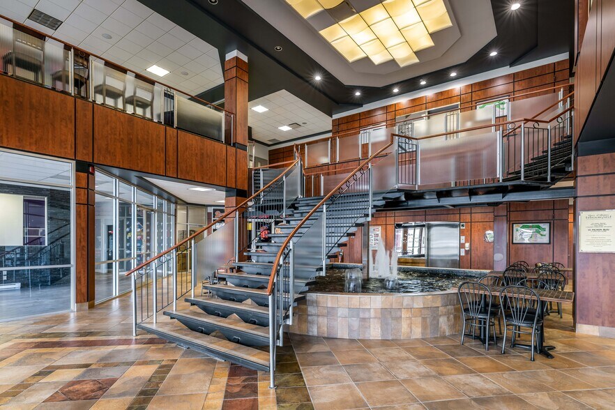 More Photos Of 6655 Boul Pierre-Bertrand, Québec Office For Lease