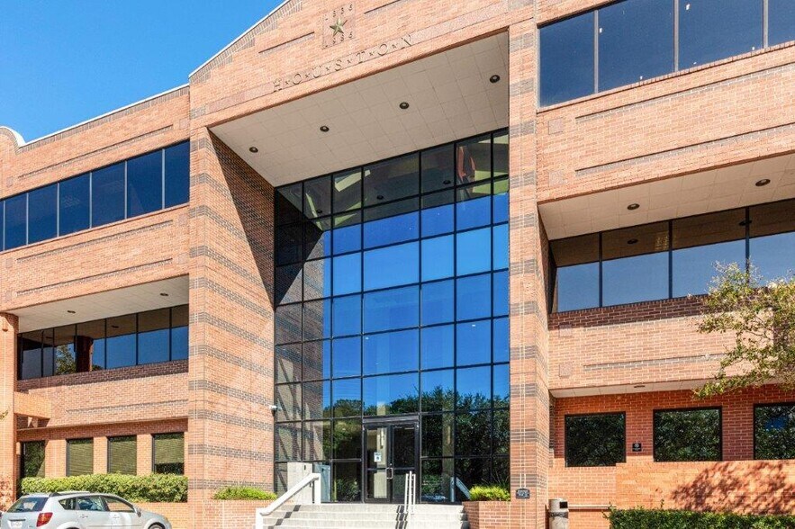 More Photos Of 9015 Mountain Ridge Dr, Austin Medical For Lease