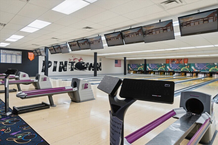 More Photos Of 142 N Saginaw St, Chesaning Bowling Alley For Sale