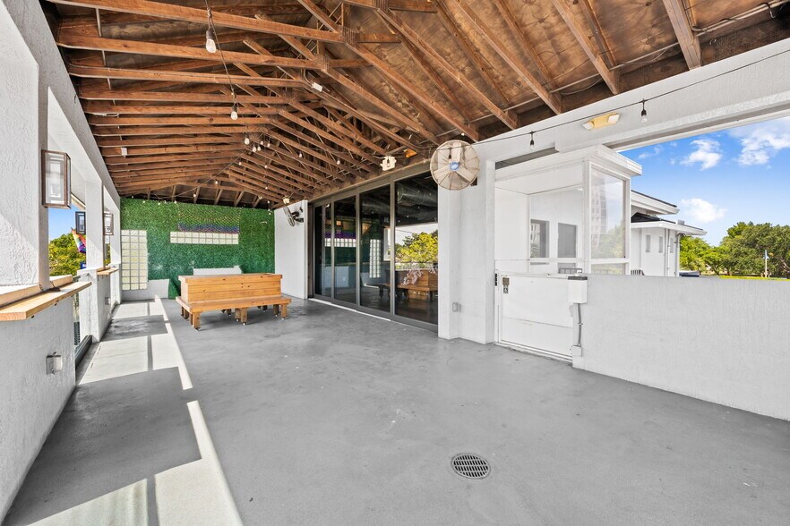 More Photos Of 2010 Wilton Dr, Wilton Manors Restaurant For Lease