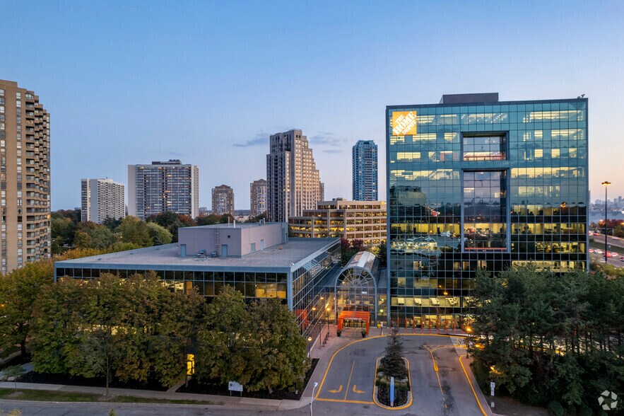 More Photos Of 1 Concorde Gate, Toronto Coworking Space