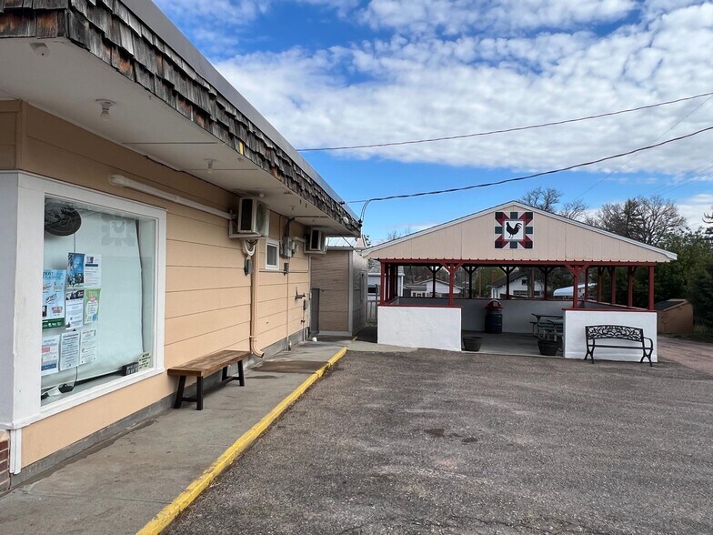 More Photos Of 112 McPherson St, Crawford Restaurant For Sale