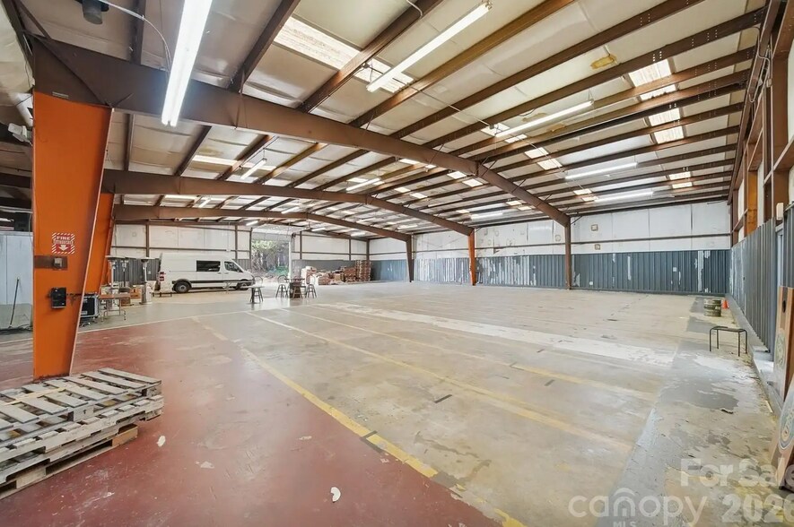 More Photos Of 47 Duke St, Granite Falls Bar For Sale