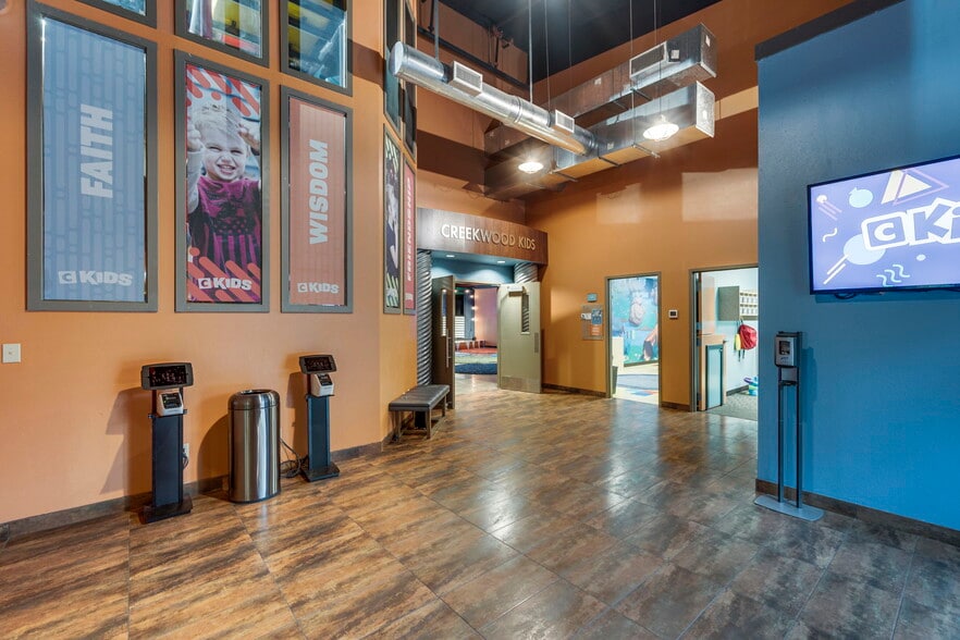 More Photos Of 260 N Miller Rd, Mansfield Religious Facility For Sale