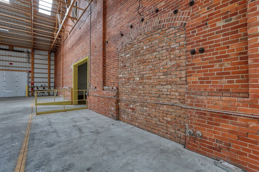 More Photos Of 1457 Coffeen, Sheridan Warehouse For Sale