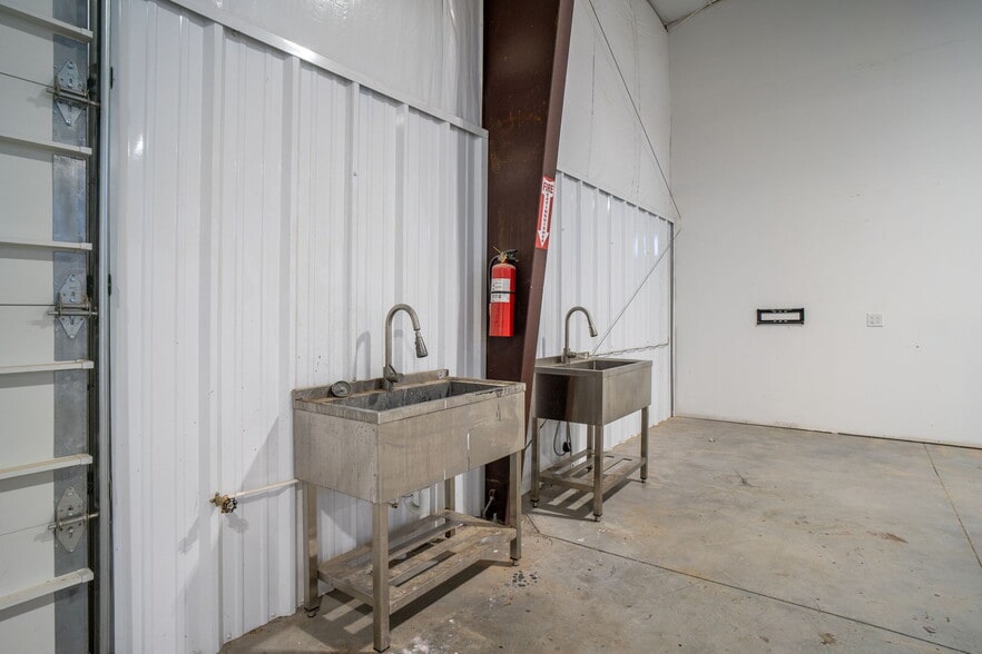 More Photos Of 1571 Pleasants Dr dr, Mount Crawford Warehouse For Lease