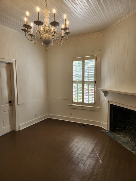 More Photos Of 206-208 W Richardson Ave, Summerville Freestanding For Lease
