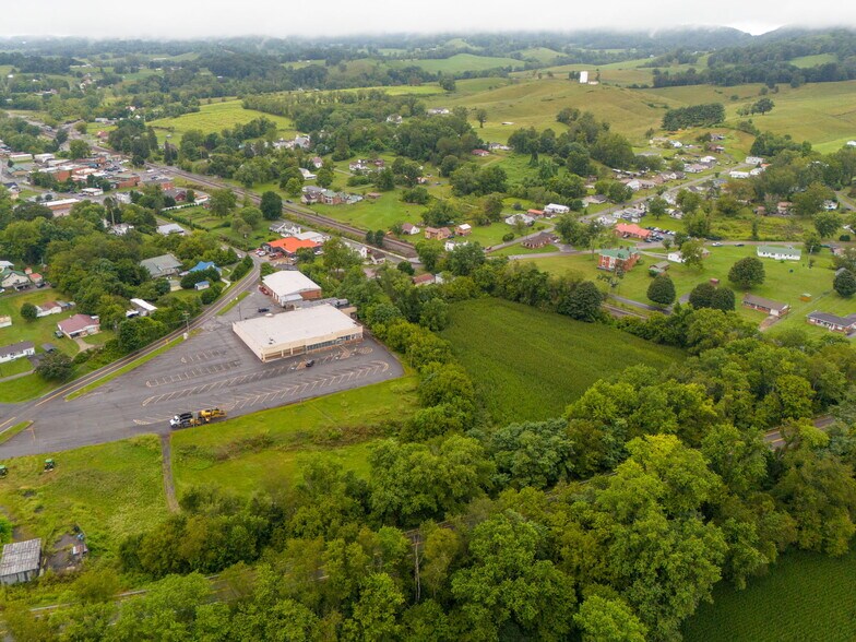 More Photos Of 510 Glade st, Glade Spring Supermarket For Sale