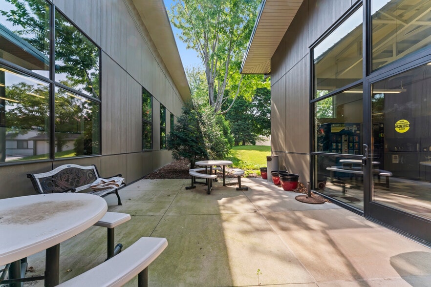 More Photos Of 2200 2nd St SW, Rochester Office For Sale