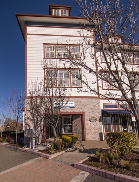 More Photos Of 220 Windsor River Rd, Windsor Apartments For Sale